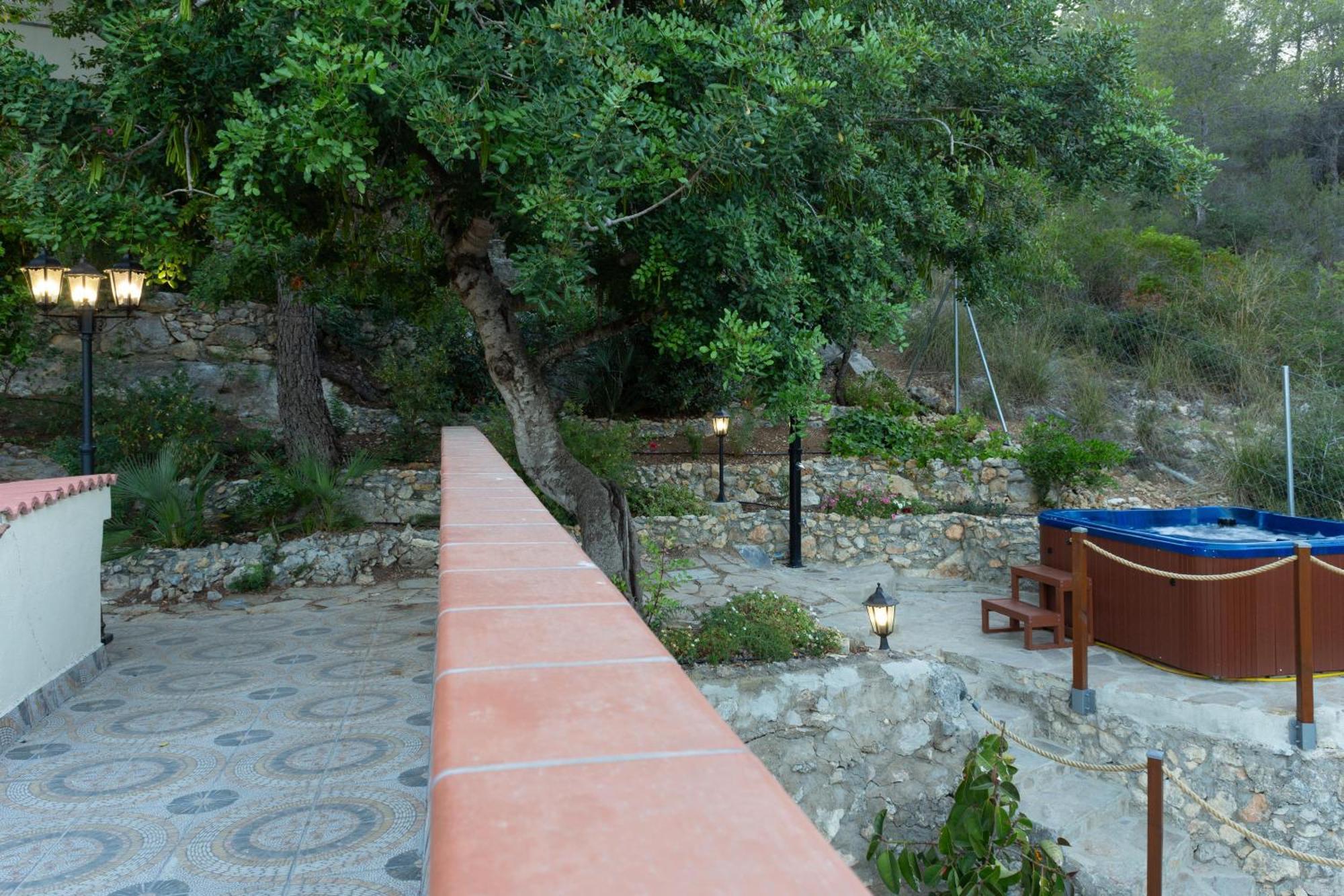 Silom House Villa Sant Pere De Ribes Eksteriør billede
